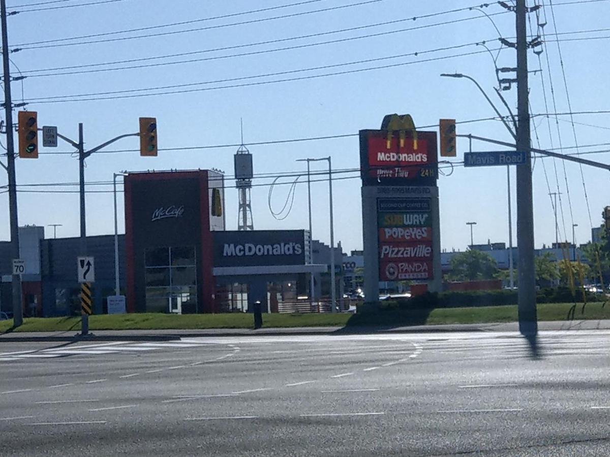 Home Stay Near The Airport Mississauga Esterno foto